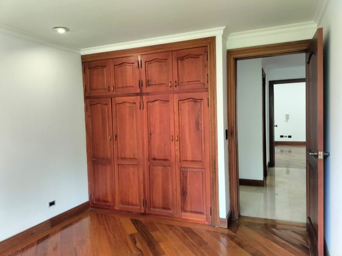 Apartamento de 3 alcobas en arriendo en El Poblado, Medellín, 184 m² · foto 4 de 18