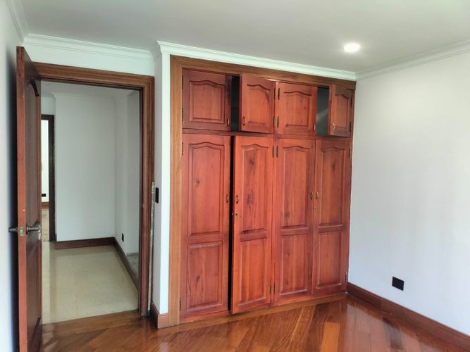 Apartamento de 3 alcobas en arriendo en El Poblado, Medellín, 184 m² · foto 3 de 18