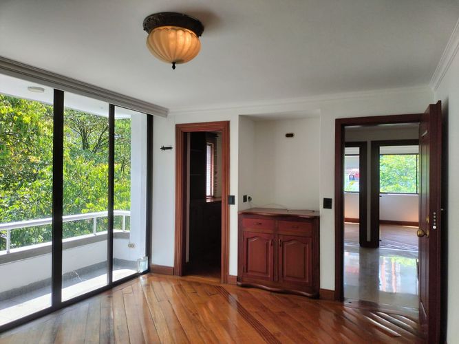Apartamento de 3 alcobas en arriendo en El Poblado, Medellín, 184 m² · foto 14 de 18