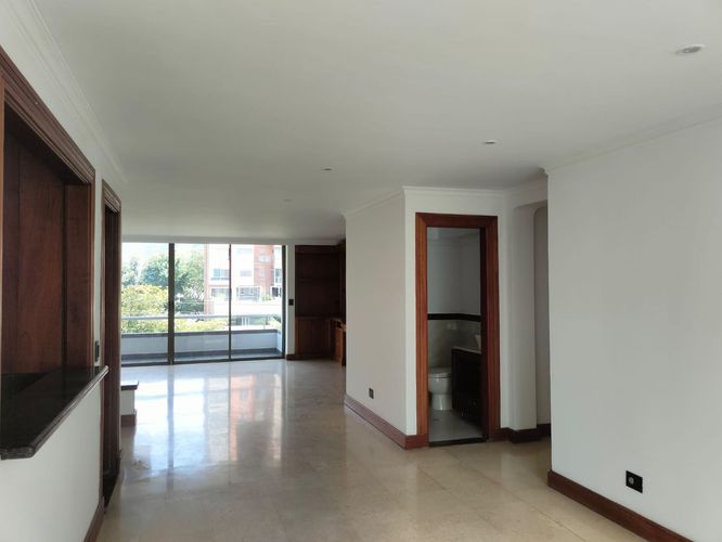 Apartamento de 3 alcobas en arriendo en El Poblado, Medellín, 184 m² · foto 16 de 18