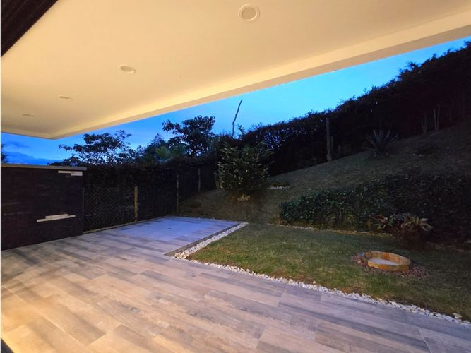 Casa de 4 alcobas en venta en Santa Elena, El Retiro, 303 m² · foto 2 de 23