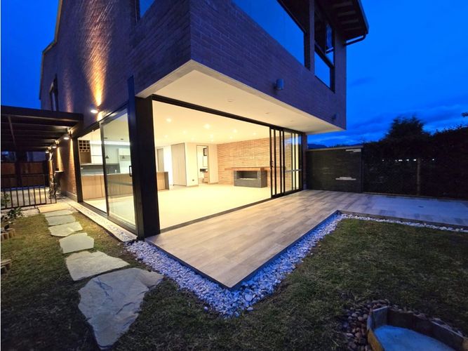 Casa de 4 alcobas en venta en Santa Elena, El Retiro, 303 m² · foto 3 de 23