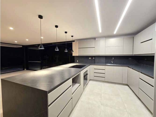 Casa de 4 alcobas en venta en Santa Elena, El Retiro, 303 m² · foto 5 de 23