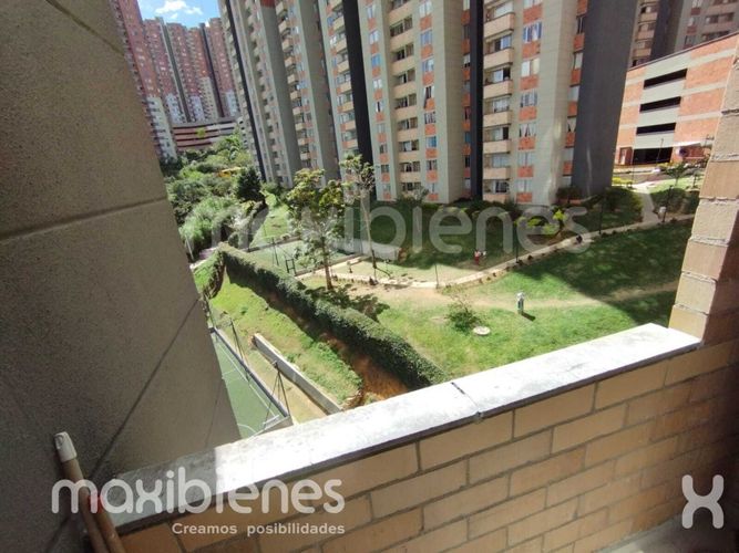 Apartamento de 3 alcobas en arriendo en Pajarito, Medellín, 53 m² · foto 2 de 12
