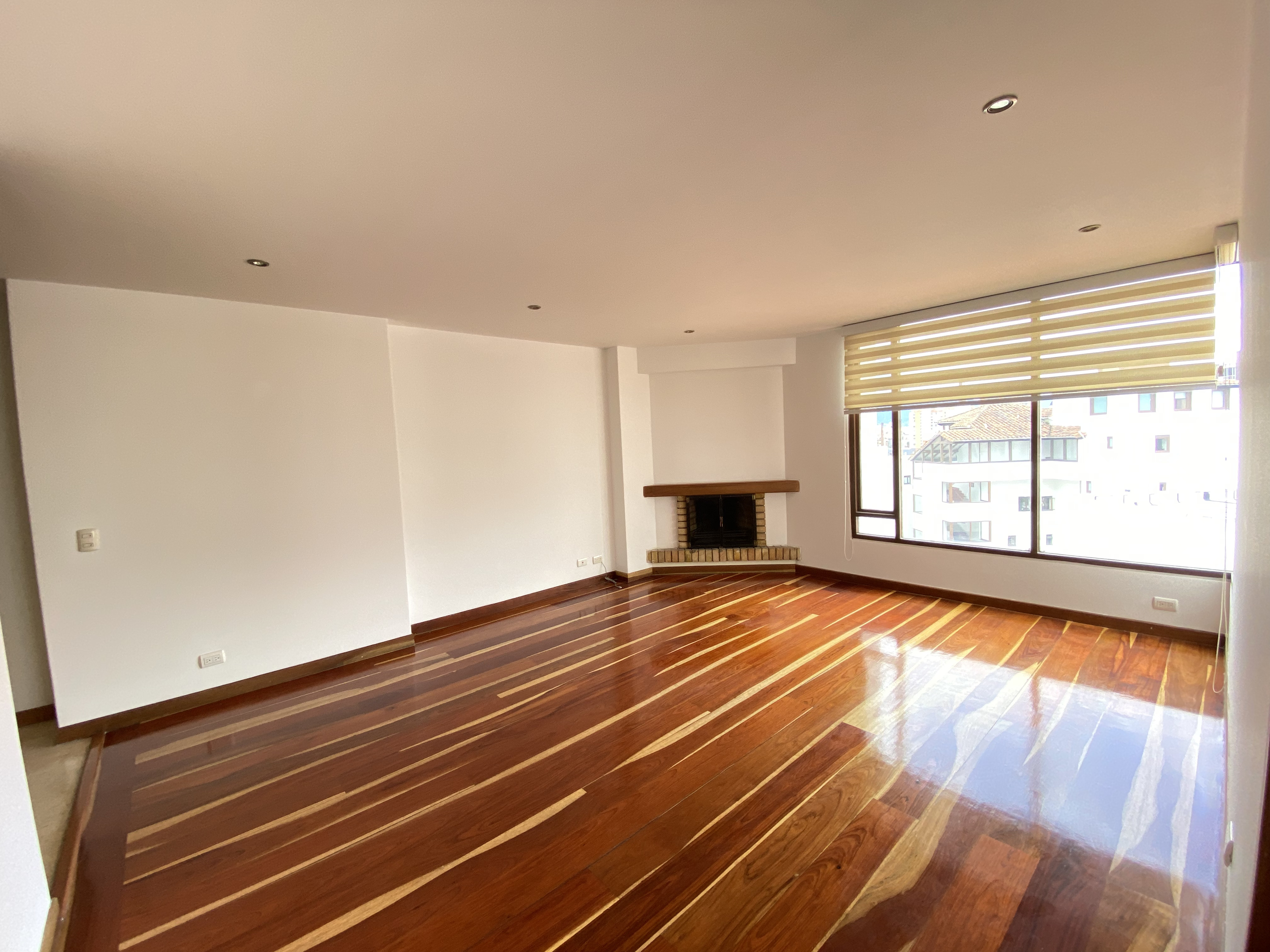 Apartamento en venta en Gratamira, Bogotá · foto 2 de 24