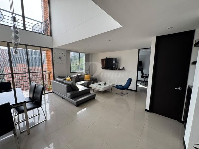 Apartamento de 3 alcobas en arriendo en Castropol, Medellín, 158 m² · foto 2 de 23