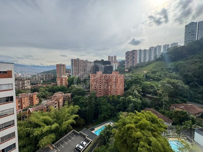 Apartamento de 3 alcobas en arriendo en Castropol, Medellín, 158 m² · foto 7 de 23