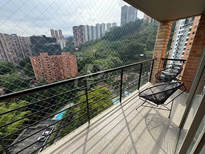 Apartamento de 3 alcobas en arriendo en Castropol, Medellín, 158 m² · foto 19 de 23