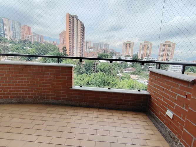 Apartamento de 3 alcobas en arriendo en Los Balsos, Medellín, 120 m² · foto 4 de 24