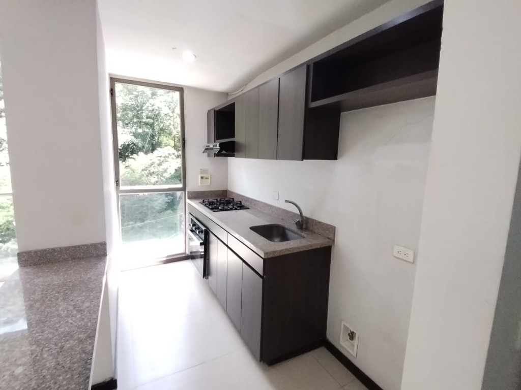 Apartamento en arriendo en Las Palmas, Medellín · foto 2 de 13