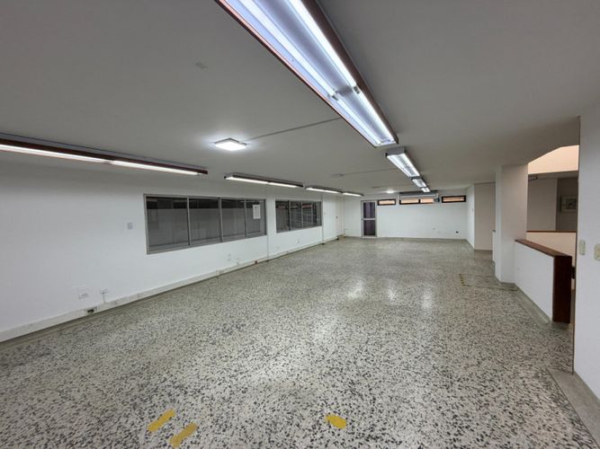 Oficina en arriendo en Prados Del Norte, Cali, 754 m² · foto 9 de 24
