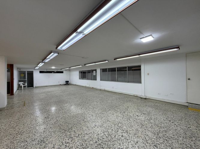 Oficina en arriendo en Prados Del Norte, Cali, 754 m² · foto 12 de 24