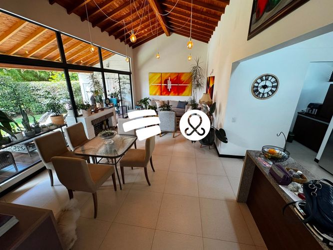 Casa de 3 alcobas en venta en Santa Elena, El Retiro, 429 m² · foto 3 de 24
