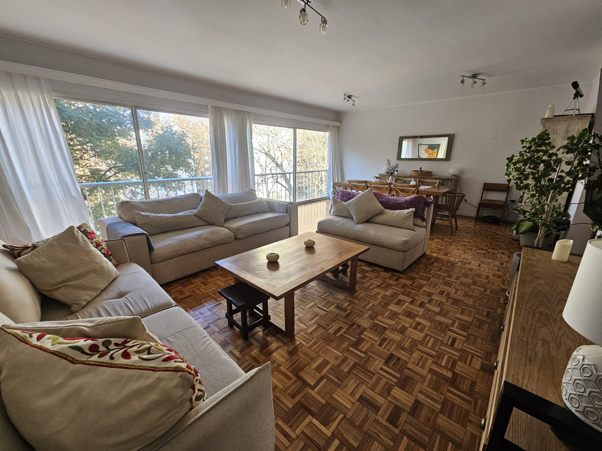 Apartamento En Pocitos 4 Dormitorios 4 Baños, Garaje, Excelente Estado!!!