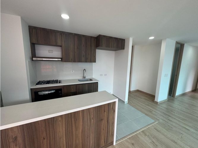 Apartamento de 2 alcobas en venta en San Jose, Sabaneta, 70 m² · foto 2 de 11