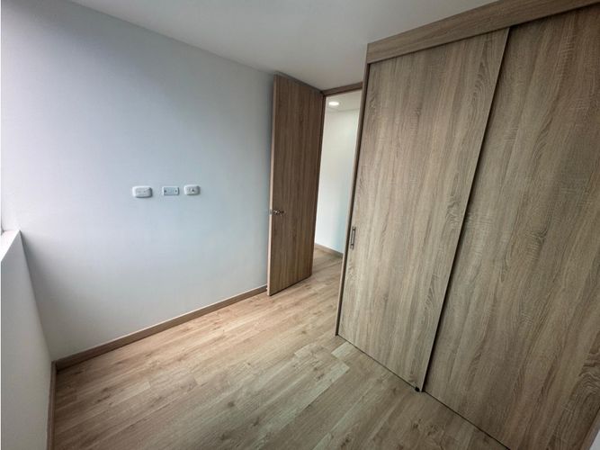 Apartamento de 2 alcobas en venta en San Jose, Sabaneta, 70 m² · foto 6 de 11