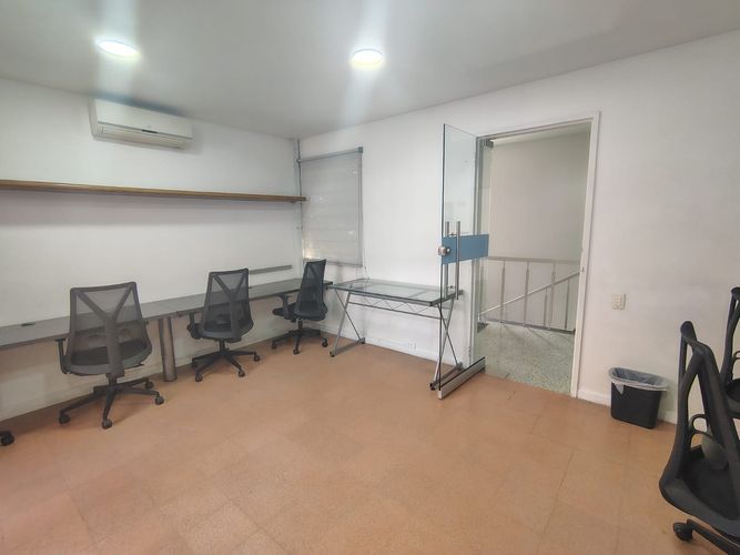 Oficina en arriendo en El Poblado, Medellín, 380 m² · foto 3 de 19