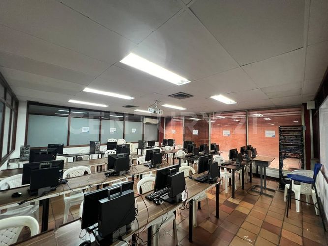Local en venta en Evaristo Garcia, Cali, 4000 m² · foto 23 de 24