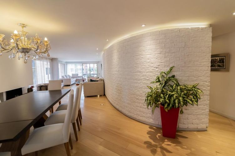 Apartamento de 3 alcobas en venta en Chico Norte, Bogotá, 205 m² · foto 2 de 24