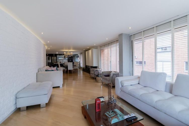 Apartamento de 3 alcobas en venta en Chico Norte, Bogotá, 205 m² · foto 3 de 24
