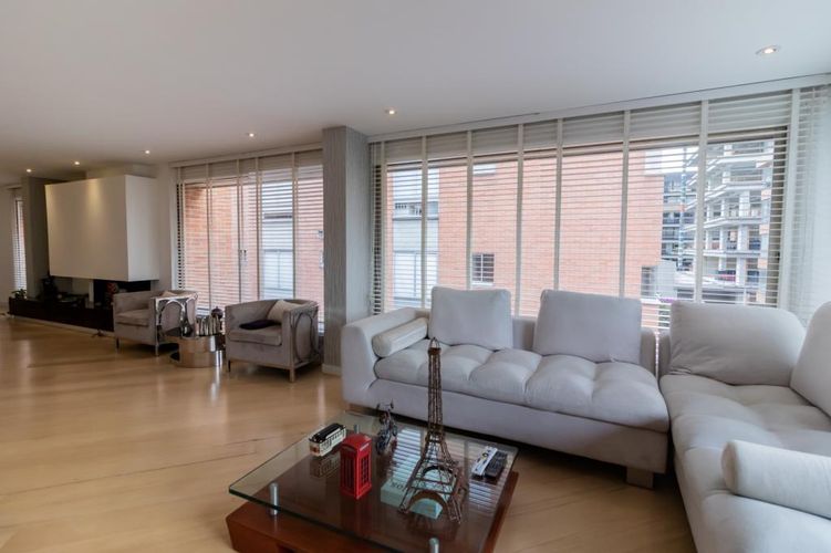 Apartamento de 3 alcobas en venta en Chico Norte, Bogotá, 205 m² · foto 8 de 24