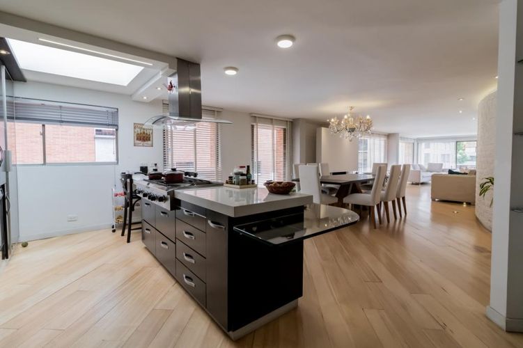 Apartamento de 3 alcobas en venta en Chico Norte, Bogotá, 205 m² · foto 12 de 24