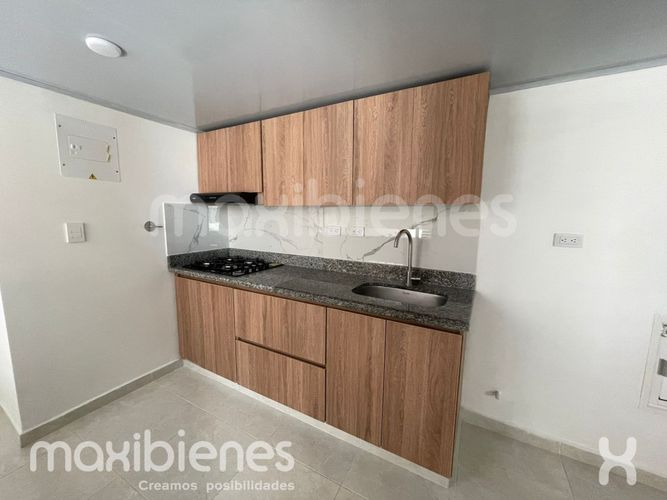 Casa de 3 alcobas en venta en Caicedo, Medellín, 150 m² · foto 2 de 11