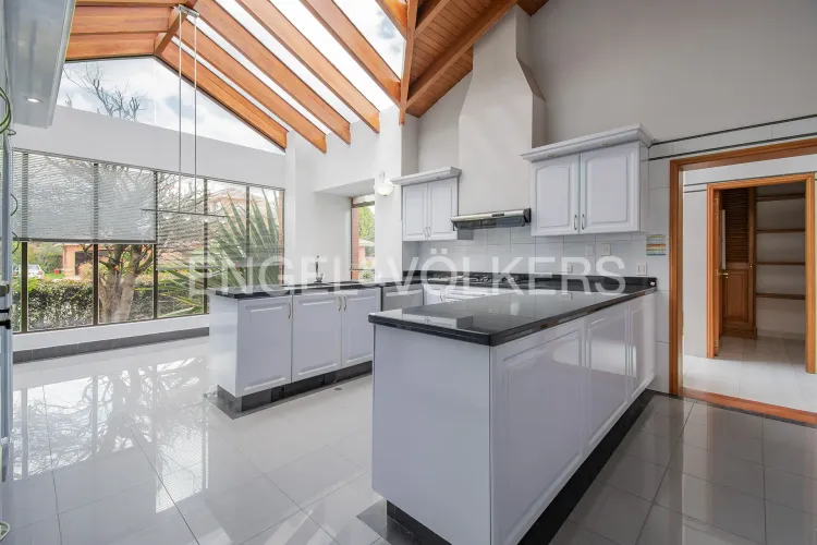 Casa de 4 alcobas en venta en Guaymaral, Bogotá, 458 m² · foto 4 de 20