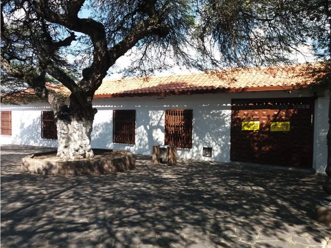 $1.400.000.000 en La Aurora