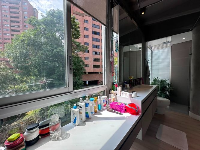 Apartamento de 2 alcobas en arriendo en El Poblado, Medellín, 165 m² · foto 2 de 11