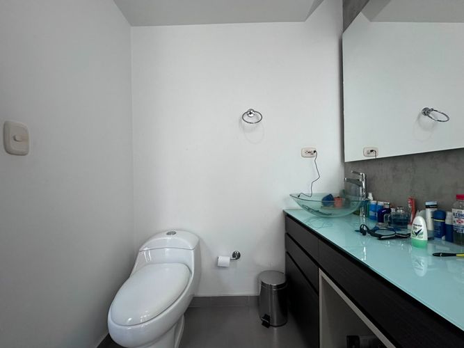 Apartamento de 2 alcobas en arriendo en El Poblado, Medellín, 165 m² · foto 4 de 11