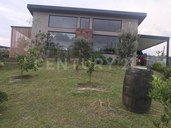 Casa de 3 alcobas en venta en El Porvenir, Rionegro, 278 m² · foto 2 de 18
