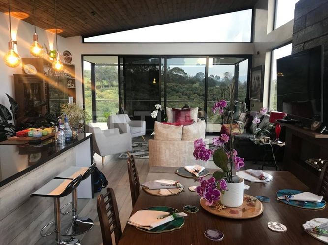Casa de 3 alcobas en venta en El Porvenir, Rionegro, 278 m² · foto 8 de 18