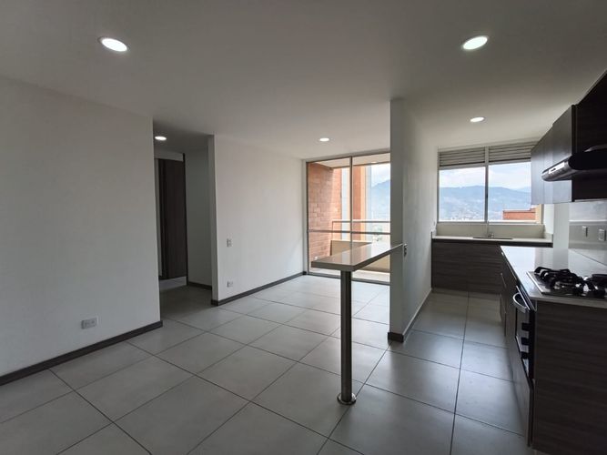 Apartamento de 3 alcobas en arriendo en Las Lomitas, Sabaneta, 80 m² · foto 2 de 17