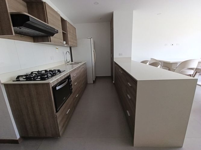 Apartamento de 2 alcobas en arriendo en Loma Del Escobero, Envigado, 85 m² · foto 2 de 13