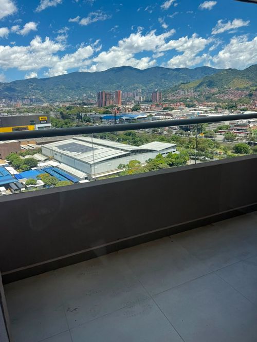 Apartamento de 3 alcobas en arriendo en Las Vegas, Envigado, 90 m² · foto 5 de 11