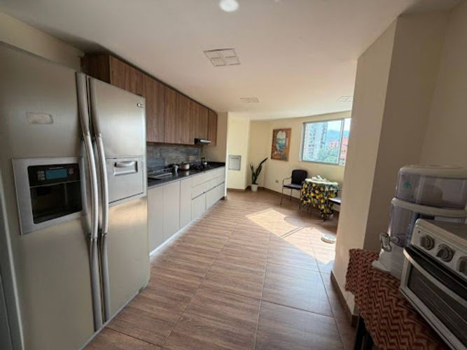 Apartamento de 4 alcobas en arriendo en Milla De Oro, Medellín, 220 m² · foto 3 de 18