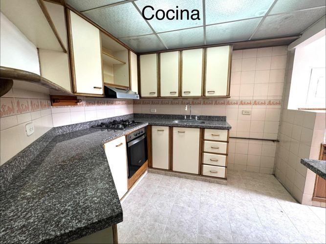 Apartamento de 3 alcobas en venta en Alhambra, Bogotá, 122 m² · foto 3 de 15