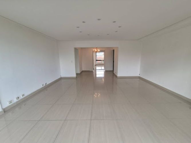 Apartamento de 3 alcobas en arriendo en Patio Bonito, Medellín, 170 m² · foto 5 de 24