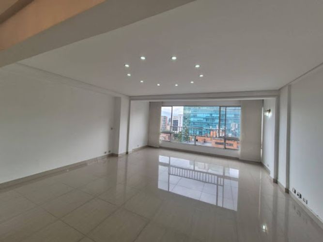 Apartamento de 3 alcobas en arriendo en Patio Bonito, Medellín, 170 m² · foto 6 de 24