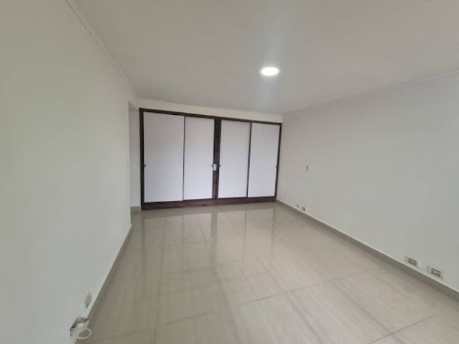 Apartamento de 3 alcobas en arriendo en Patio Bonito, Medellín, 170 m² · foto 11 de 24