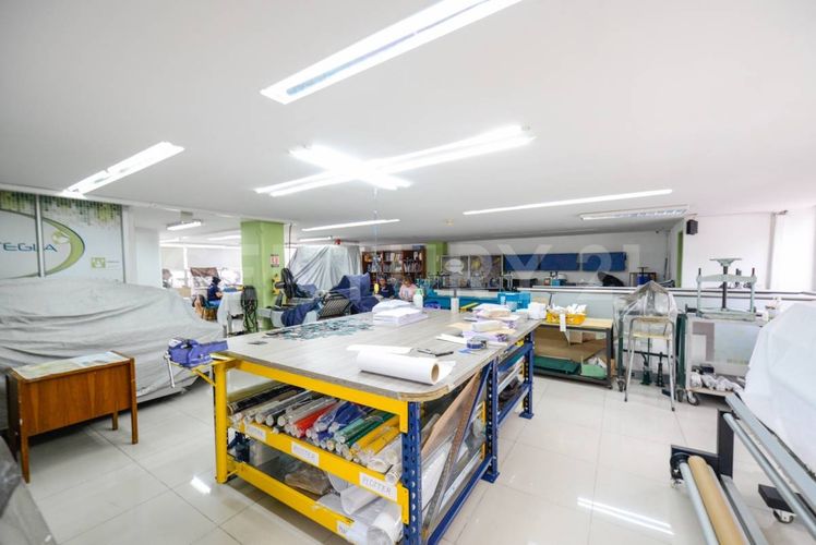 Bodega en arriendo en Laureles, Medellín, 380 m² · foto 2 de 20