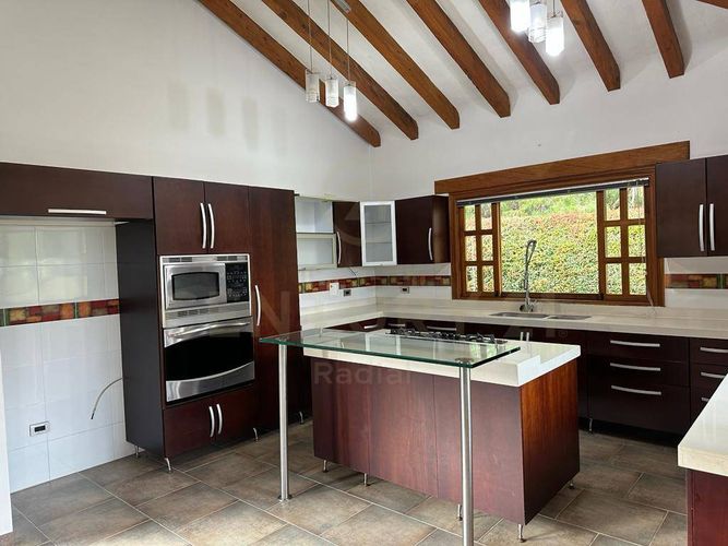 Casa de 5 alcobas en venta en Guayabito, Rionegro, 350 m² · foto 6 de 19