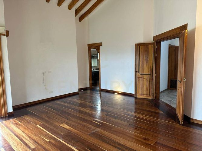 Casa de 5 alcobas en venta en Guayabito, Rionegro, 350 m² · foto 8 de 19