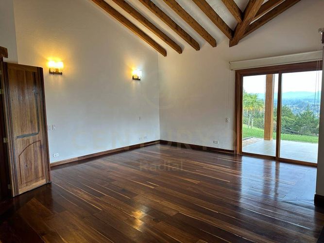 Casa de 5 alcobas en venta en Guayabito, Rionegro, 350 m² · foto 12 de 19
