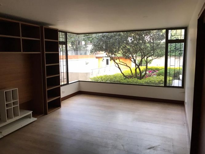 Apartamento de 3 alcobas en venta en La Cabrera, Bogotá, 310 m² · foto 3 de 19