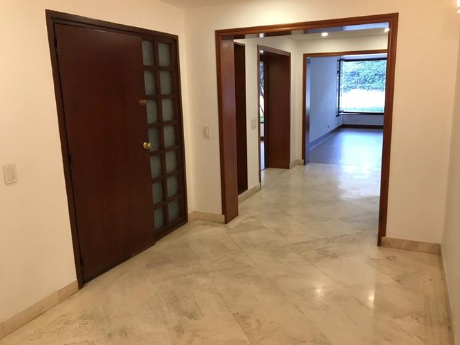 Apartamento de 3 alcobas en venta en La Cabrera, Bogotá, 310 m² · foto 4 de 19