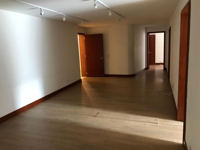 Apartamento de 3 alcobas en venta en La Cabrera, Bogotá, 310 m² · foto 5 de 19