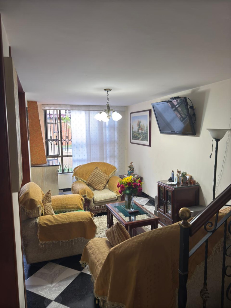 Casa en venta en Portales Del Monte, Bogotá · foto 3 de 10