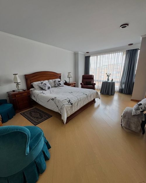 Apartamento de 3 alcobas en venta en Santa Barbara Occidental, Bogotá, 201 m² · foto 11 de 21